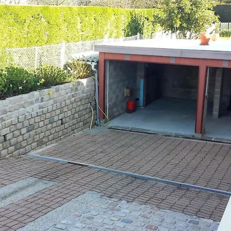 3 Privees Dans Un Jardin D'hiver, Garage Voiture, Velos, Motos