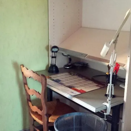 Habitación en casa particular 3 Privées Dans Un Jardin D'hiver, Garage Voiture, Vélos, Motos *