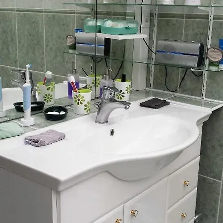 Rum i privatbostad 3 Privees Dans Un Jardin D'hiver, Garage Voiture, Velos, Motos