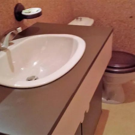 Rum i privatbostad 3 Privees Dans Un Jardin D'hiver, Garage Voiture, Velos, Motos