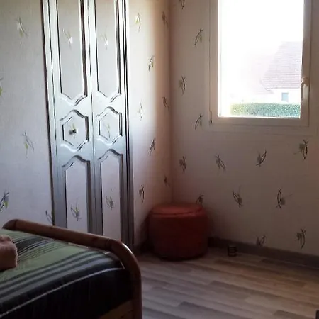 3 Privees Dans Un Jardin D'hiver, Garage Voiture, Velos, Motos *