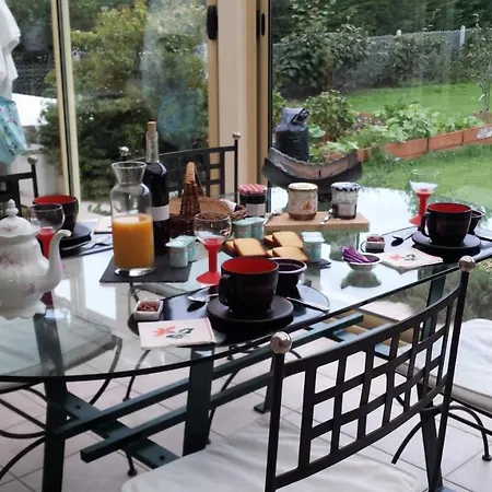 Habitación en casa particular 3 Privées Dans Un Jardin D'hiver, Garage Voiture, Vélos, Motos *