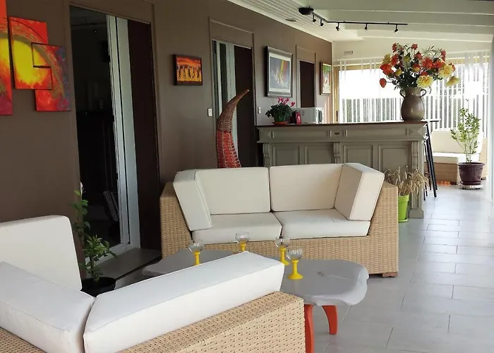 Homestay 3 Privees Dans Un Jardin D'hiver, Garage Voiture, Velos, Motos