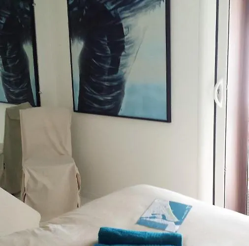 Homestay 3 Privees Dans Un Jardin D'hiver, Garage Voiture, Velos, Motos *