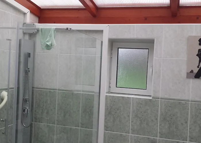 3 Privees Dans Un Jardin D'hiver, Garage Voiture, Velos, Motos Tourville-sur-Arques