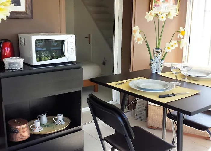 3 Privees Dans Un Jardin D'hiver, Garage Voiture, Velos, Motos Homestay *