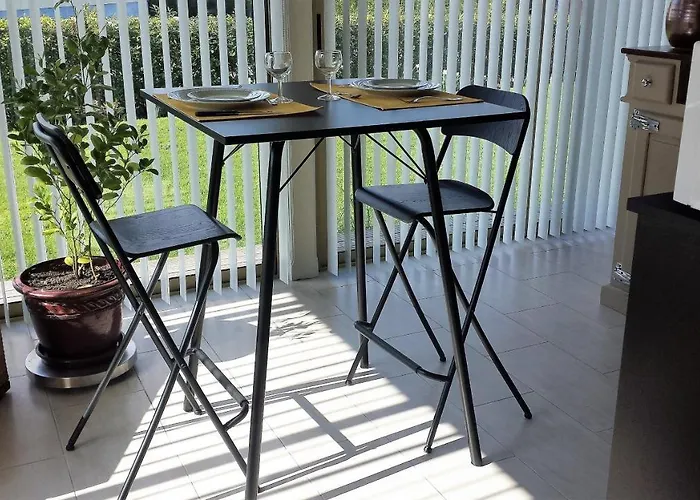 3 Privees Dans Un Jardin D'hiver, Garage Voiture, Velos, Motos * Tourville-sur-Arques